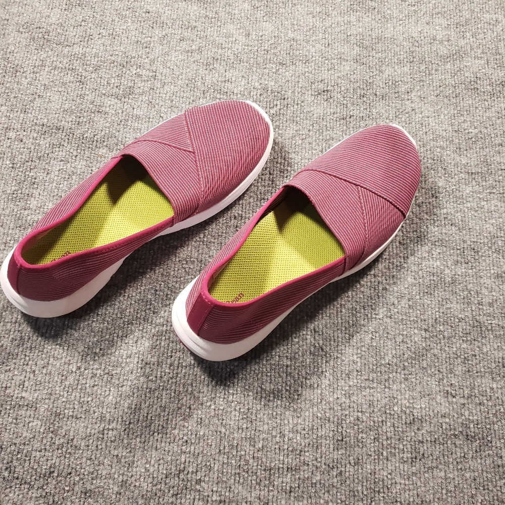 L.L. Bean Women's Maroon Slip-On Flats/shoes size 9 White soles - Picture 2 of 9